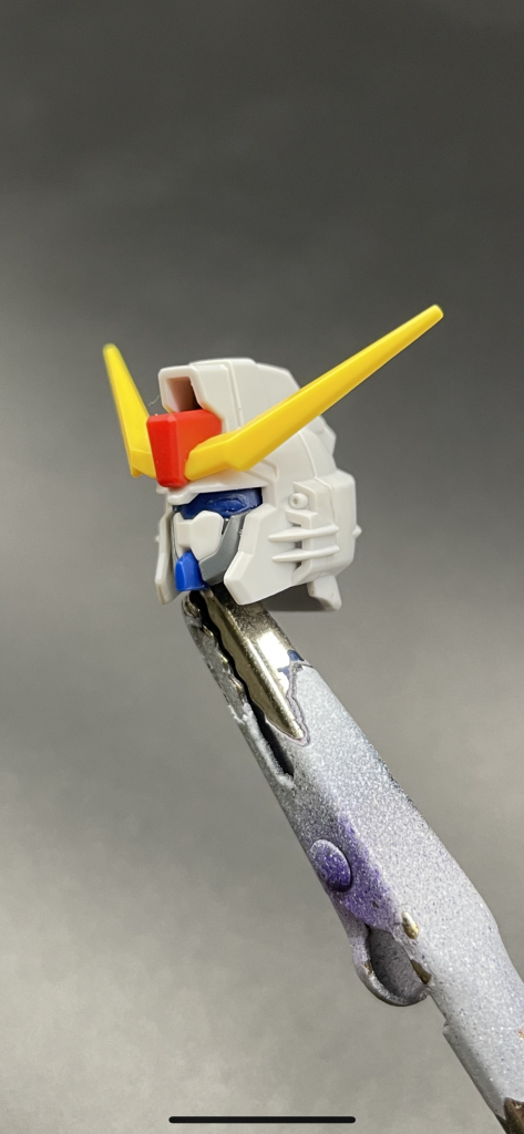 さて、本機の1番の特徴はデスティニーのヘルメットにダブルオースカイのフェイスを埋め込んだ、オリジナルのフェイスパーツです。HGCEデスティニーに限った事ではありませんが、オリジナルのフェイスパーツを作るのはとても個性が出るのでオススメです。