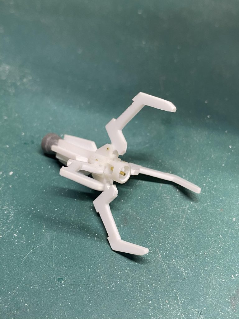 射出爪を製作。