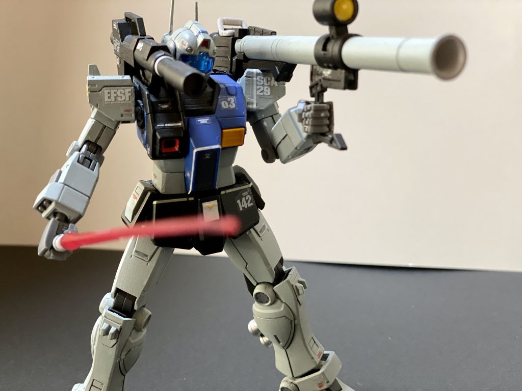 バズーカ装備バズーカを撃つにはシールドを捨てて肩キャノンで狭い視界を更に狭める必要が有ります…