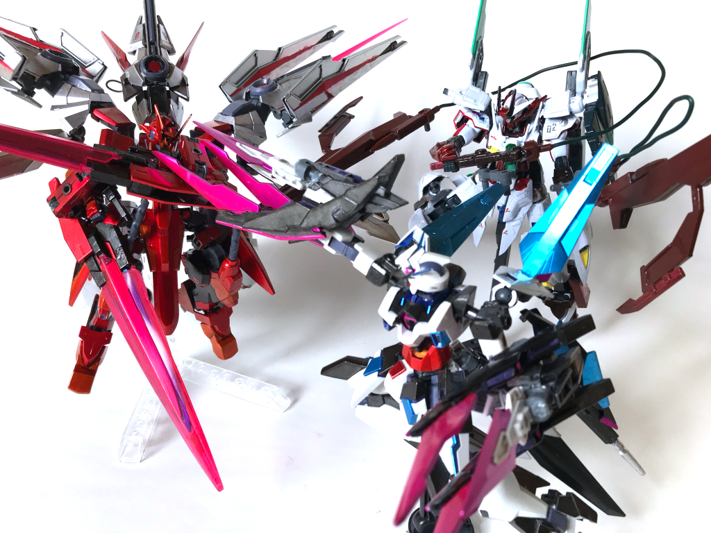 AGE-0IIとの共闘&セイムヴルードとの対決。“AGE-0II”には“セイムヴルード”の機能を相殺する「S.A.M.E.システム」と相手機体の電子制御を妨害する「LyreBirdシステム」が搭載されており、電子的には“セイムヴルード”と互角に戦うことができる。“00ガンダムブロークンヴルード”の今回の役割は「“セイムヴルード”の機体自体を破壊する」ことである。この共闘で“セイムヴルード”=強大な敵=“オルタナティブ・バグ”の根絶に向けた活路が開けるかもしれない......以上[GN-0000/2b]”ガンダムブロークンヴルード“の紹介でした。最後まで読んでいただきありがとうございました。
