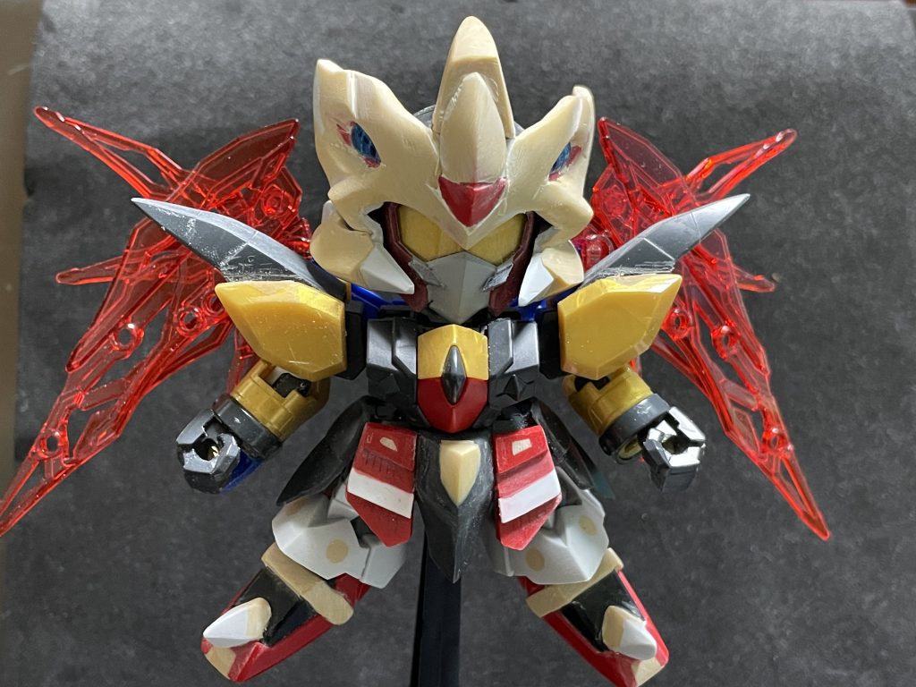 ゼロガンダムをベースに制作開始。