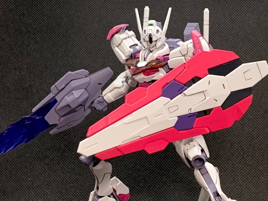 ボディのマゼンタと、シールドビットを塗装してみた。ボディの方は紫をベースにテクスチャ塗装をしています。写真では分かりにくいね