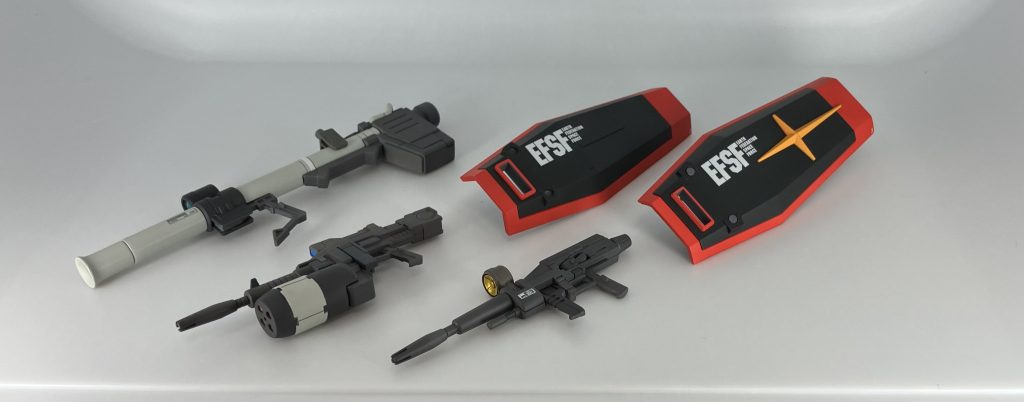 武器類は基本色2色とエナメルで塗り分けました。