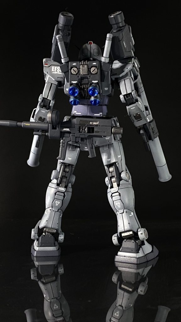 バックパックは後期型の配置は好みではなかったので、ゲームなどでよく見る4つのバーニアに変更しました。