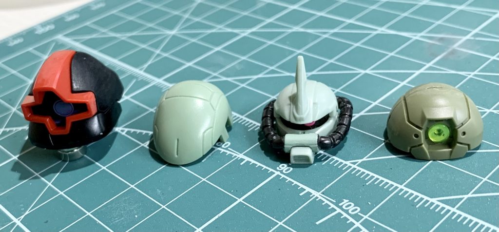 まさかの1/144ドムの頭が入らない問題が発生しましたw 30MMってガンプラよりひと回り小さいんですね。そこで同じくらいの身長の食玩を使うことにしたのでザクになりました。