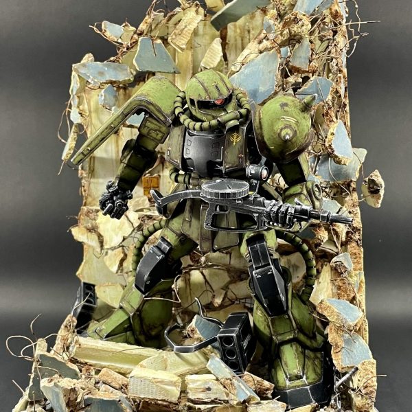 朽ちたザクと女性兵士 レジン ジオラマ 完成品