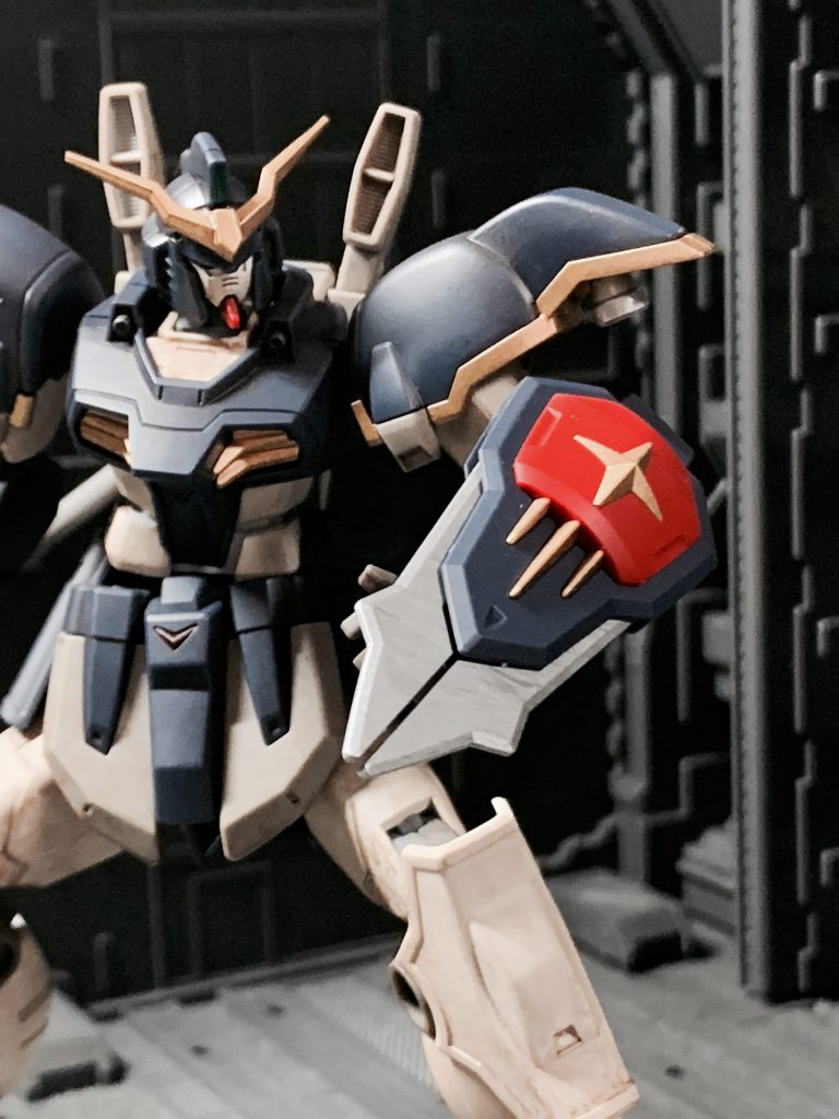 バスターシールド。刃部はシルバー塗装してみました。