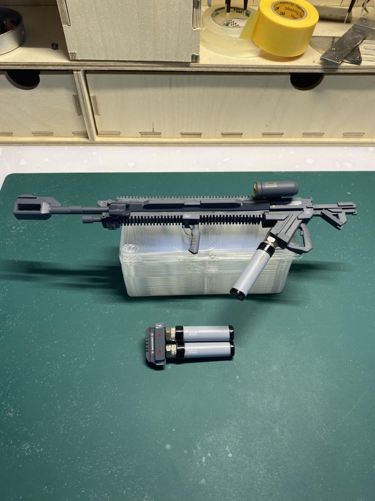 巨大ライフルはHGオリジンザクのライフルを真似た様な物を製作してみました🔥少し自分流に改良。予備エネルギーパック2個製作。