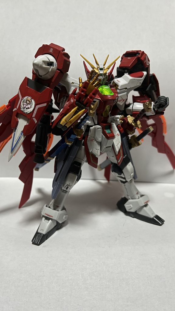 ゴッドフィンガーは、オリジナルを使わずにビルドハンズをRG用に加工して使用。オリジナルのゴッドフィンガーの指の形は先天的にできる人とできない人がいるらしく、自分はできないんですよね。