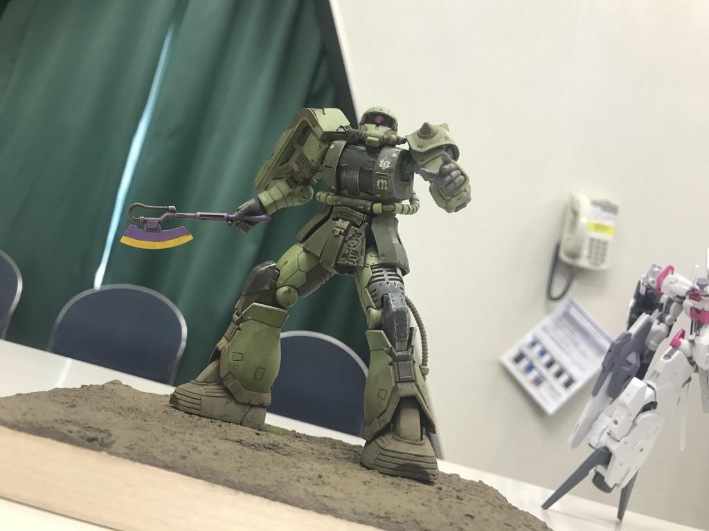 最後に主な製作過程を記載します。・腕や肩、足の後ハメ・全パイプ置き換え・モノアイ置き換え・無理のある段落ちモールドや合わせ目を消す・各部装甲塗り分け・デカールの研ぎ出し・モールド全彫直し・ウェザリング各種・土台の製作質問があればコメントに是非お願いします。