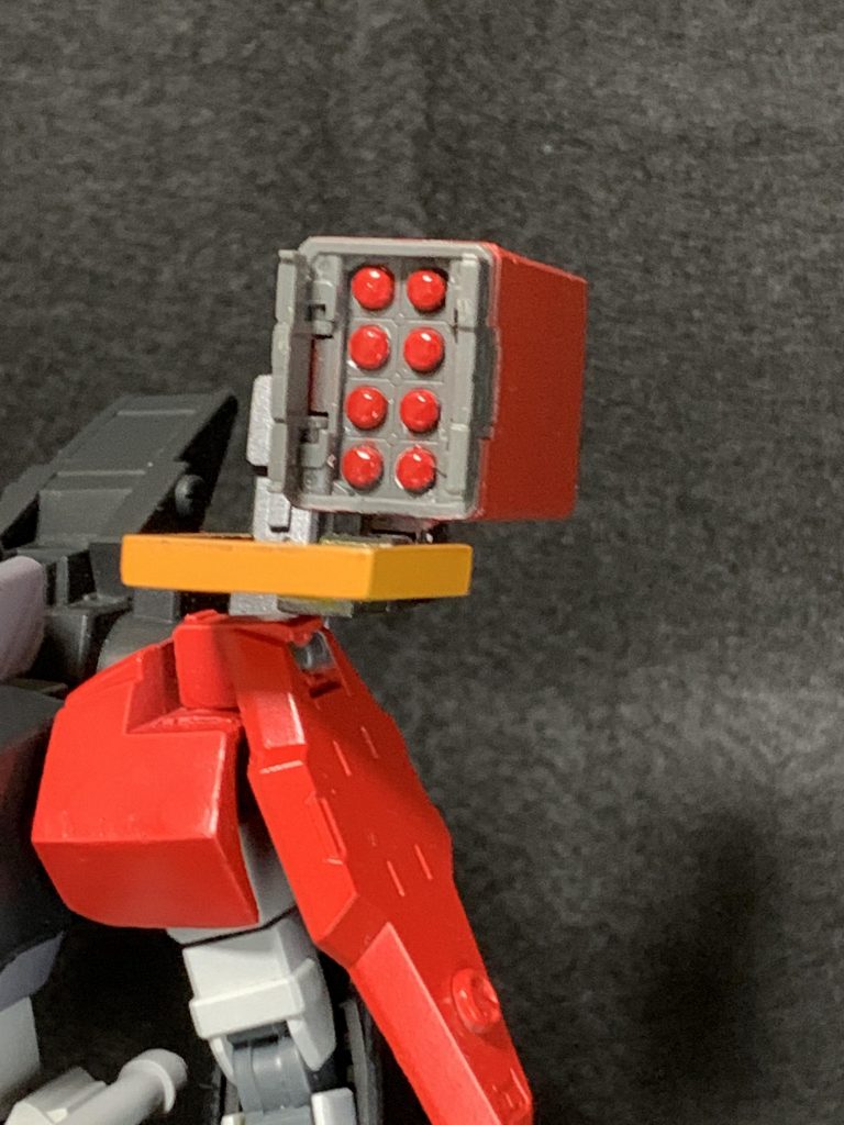 ミサイルランチャーはコトブキヤ製のを囲むようにプラ板で制作しました。