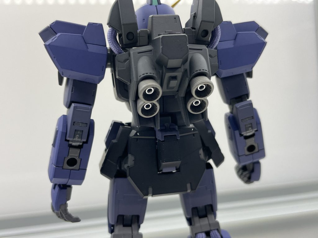 バーニア内部は4アーティストマーカー(シルバー)で塗装。