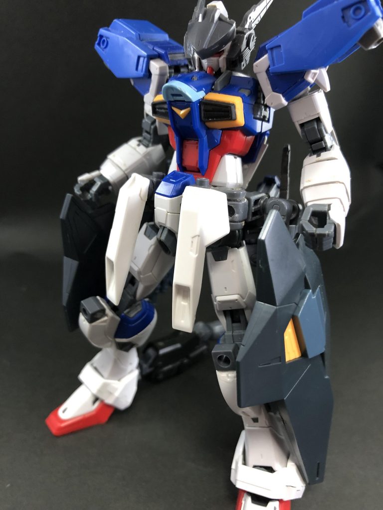 中身。膝のやっつけ感…ただ接続の関係で隠しにくいんです。パージ後の事はあんまり考えてなかったのもありますが。