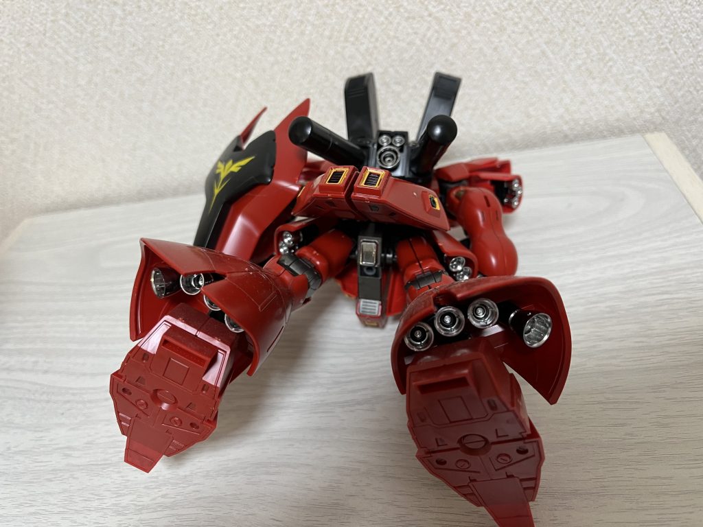 メッキシルバーのガンダムマーカーが手に入った後にバーニアをそれで塗りました。