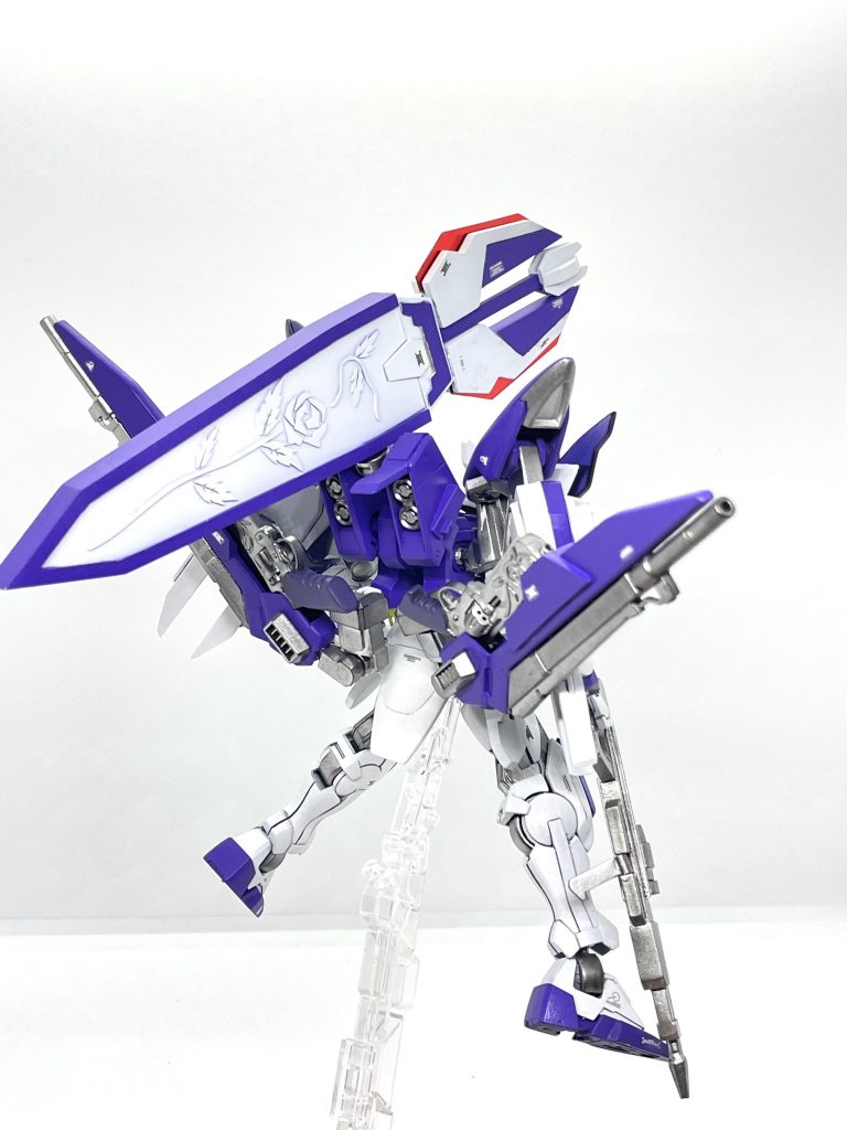 バック。大剣が鞘に納まってます。大剣と鞘はフルスクラッチです。薔薇のレリーフにこだわりました。