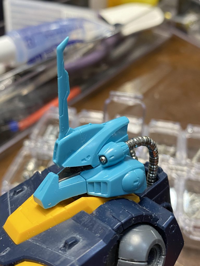 バルカンや給弾パイプをメタルパーツに置き換え。