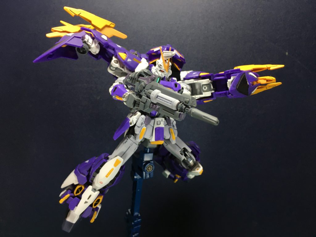 ビームソードに加えてアクセラレートライフルももちろん付属。