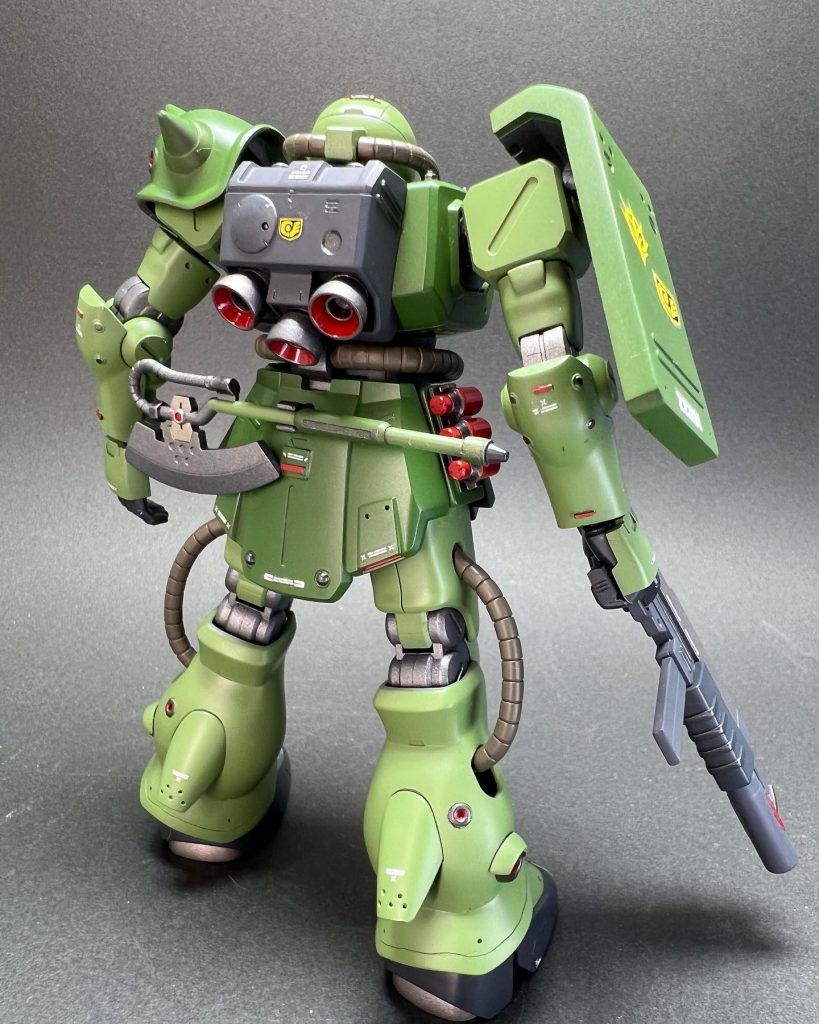 デカールは控えめです。武器の塗り分けもしてみました。