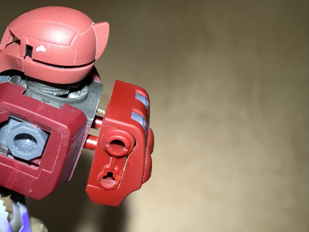 バックパック内部にコイン型電池CR1220を埋め込んでいます