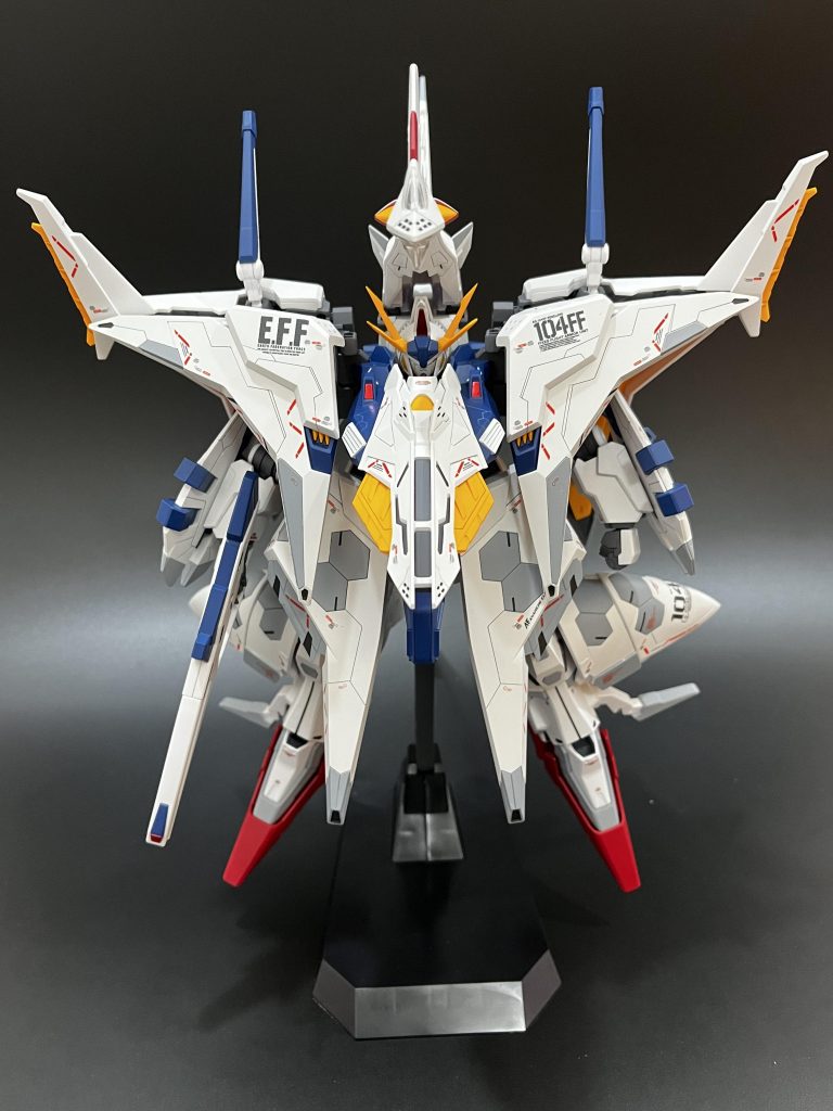 真正面からFFユニットの六角形部分を塗分けるだけでかなり印象が変わってきますね
