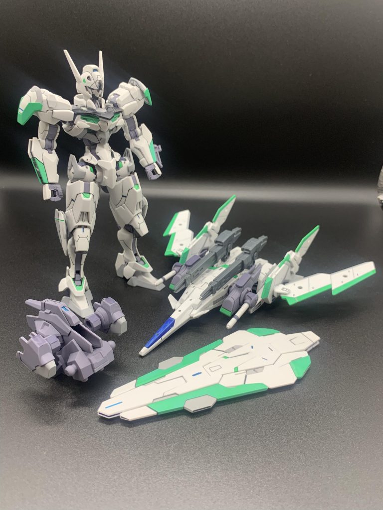 まずはパーツの構成というかシールド、バックパック、フライトユニット、ルブリスになります。