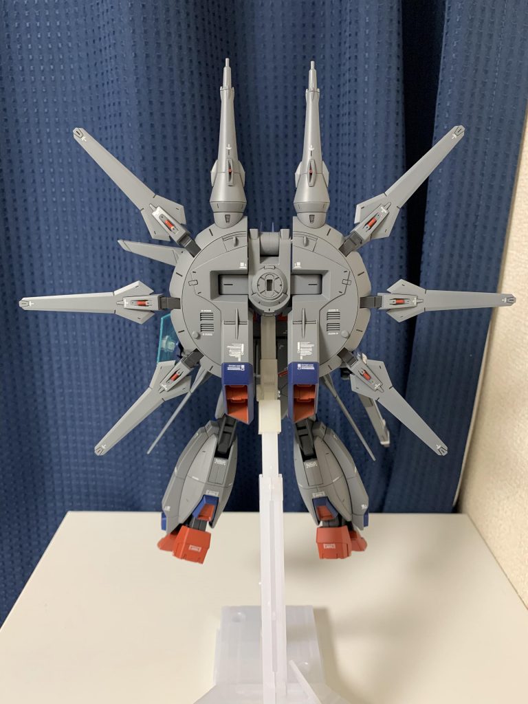 背面から。ドラグーンのビーム口は筆塗りしています。細か過ぎて中々綺麗にはできませんでした…。