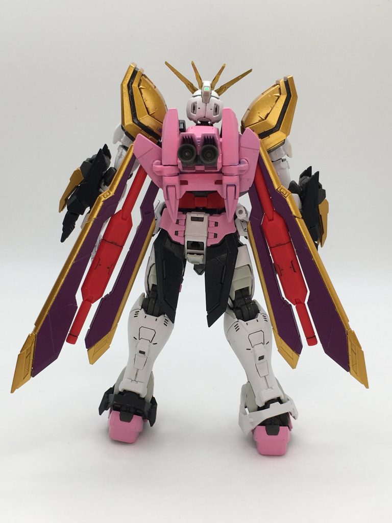 背面ウイングの赤の部分は塗装せず墨入れとトップコートを施しただけです