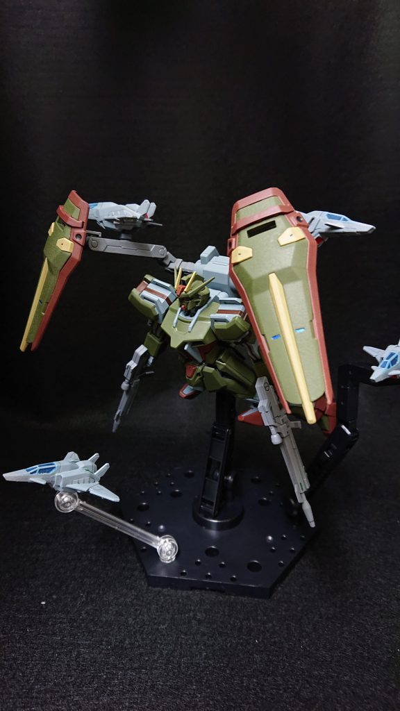 両腕とフレキシブルアームにインパルスのコアスプレンダーを装備コアスプレンダーで相手をかく乱して、そのスキに打ち抜いて戦うスタイルです