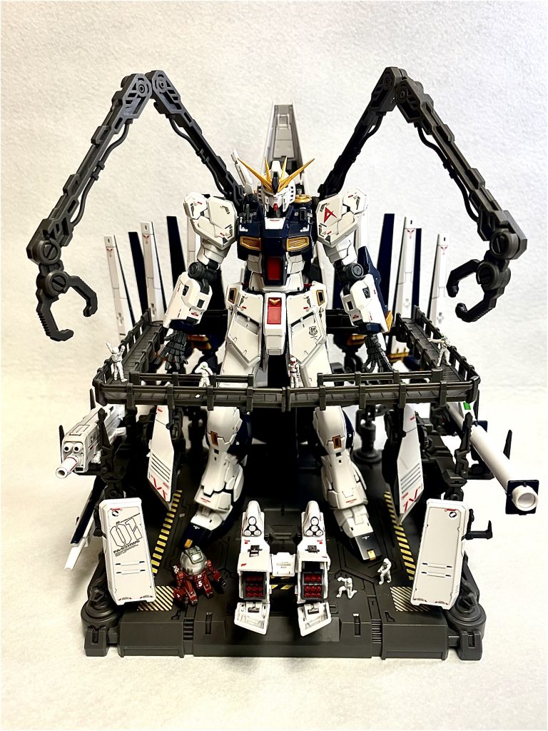 システムベース、比較的に安価で入手。新品でしたが、破損が何箇所かありました。ヘビーウェポンシステムが見せる演出でディスプレイできるのは劇シブ。