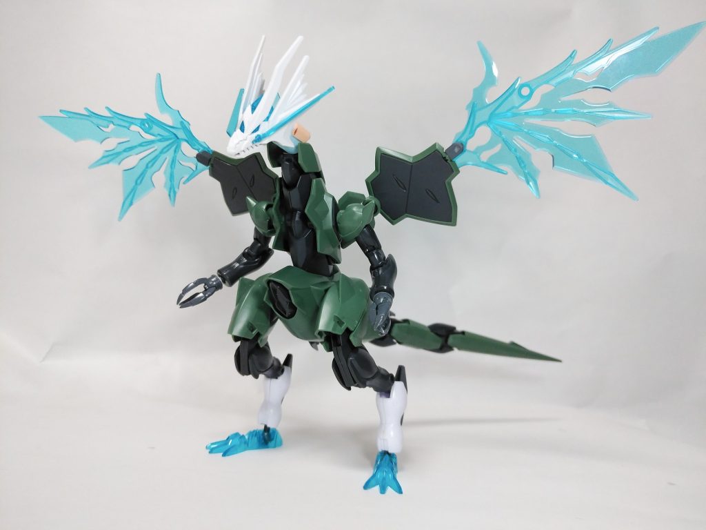 ラファエルガンダムの前腕を足につけてケモ足に