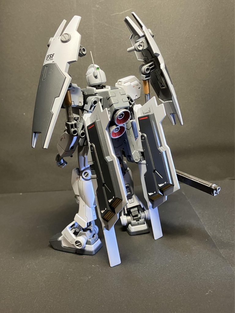 背面です。ランドセルはジムスナイパーやネモ風のものをプラ板で制作しています。