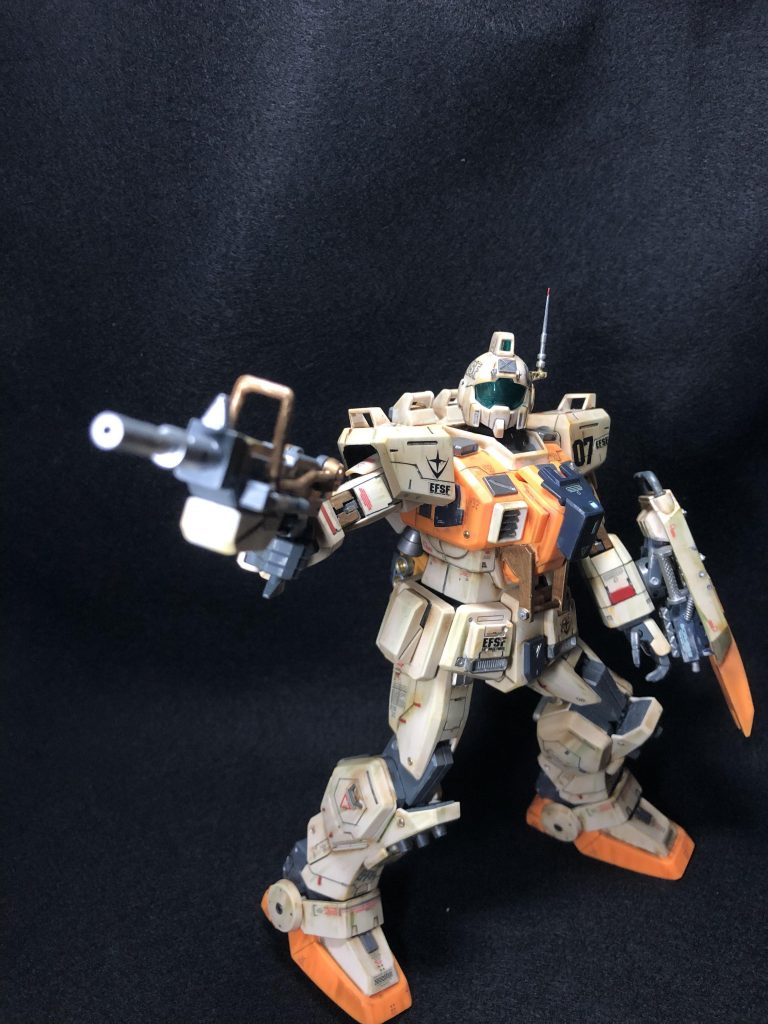 ジムは汎用機としての格好良さなのでこういったポーズは少し違和感ありますね。