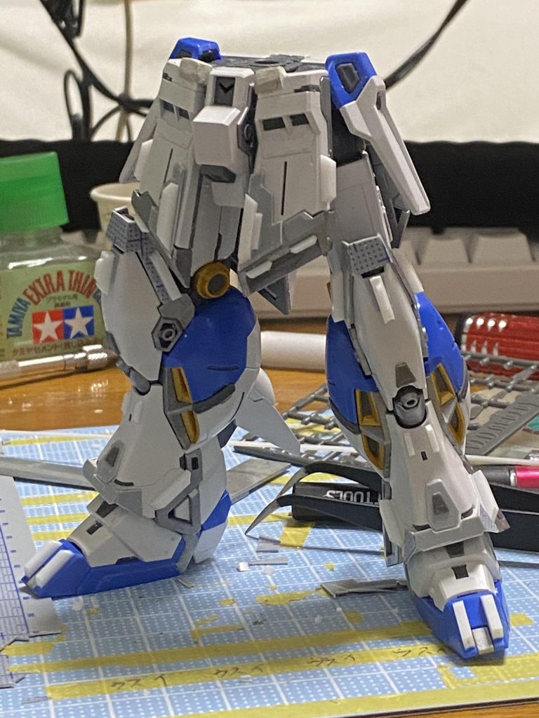 下半身のディティールアップ中です。