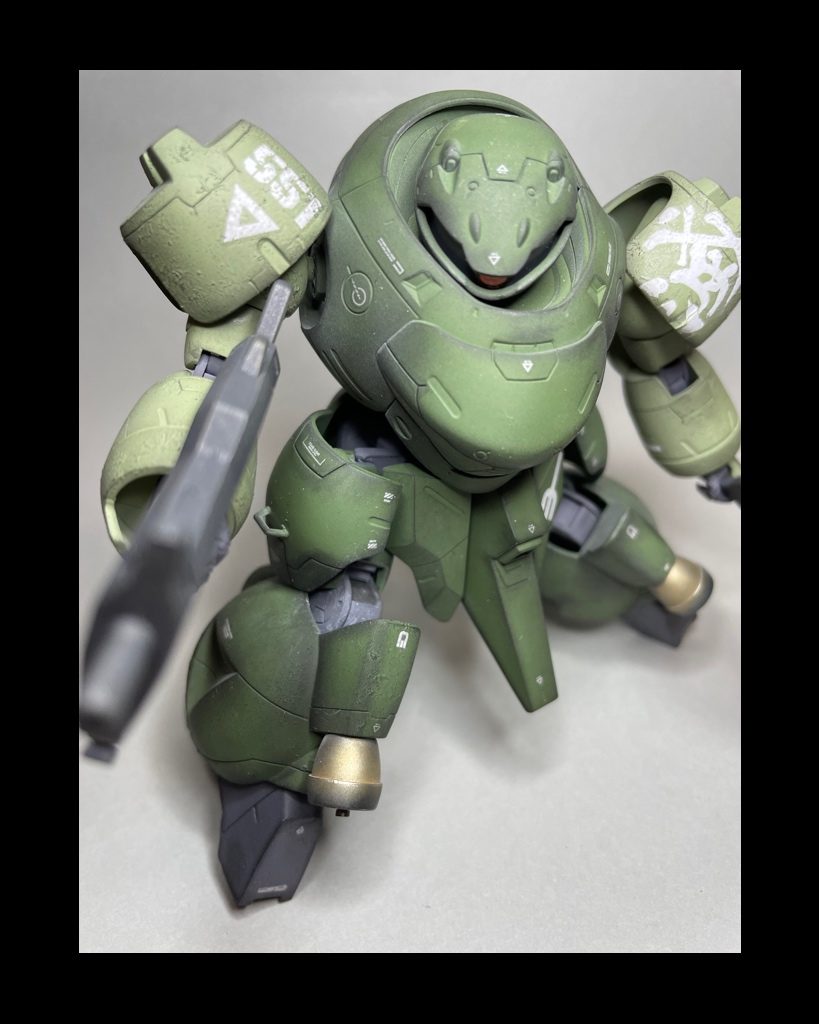 上から撮影腕、足にザラザラの質感を表現してみました。