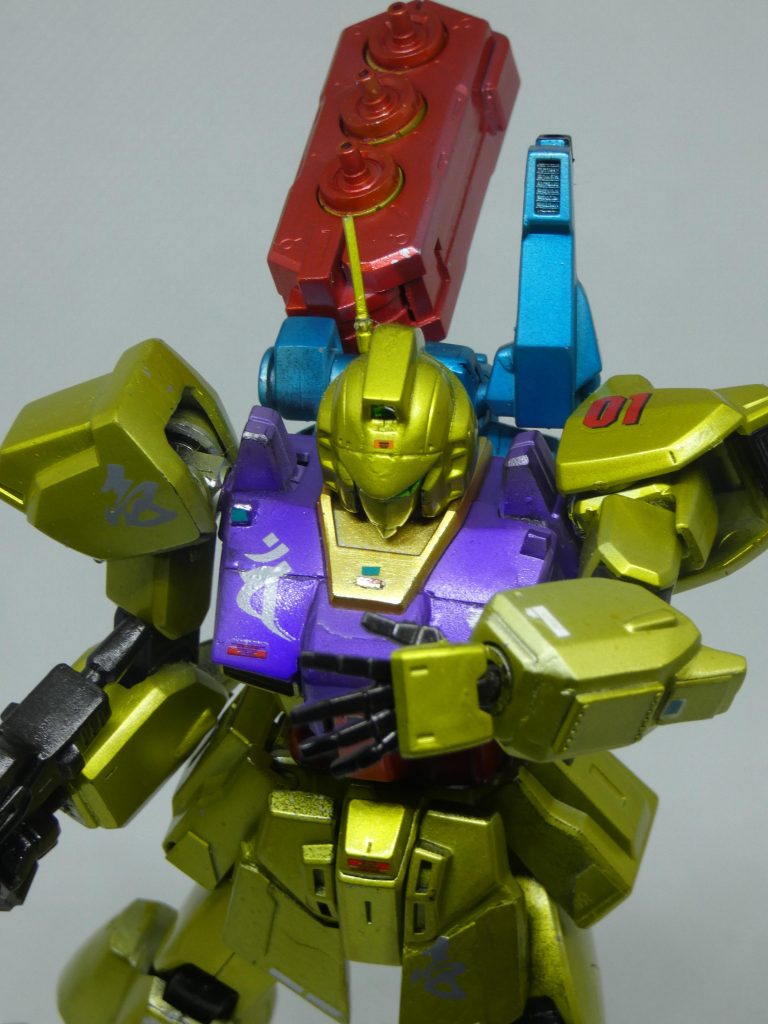 肩には1号機を意味する漢字の壱が胸部には大日如来(マハーヴァイローチャナ)の梵字がマーキングされている。