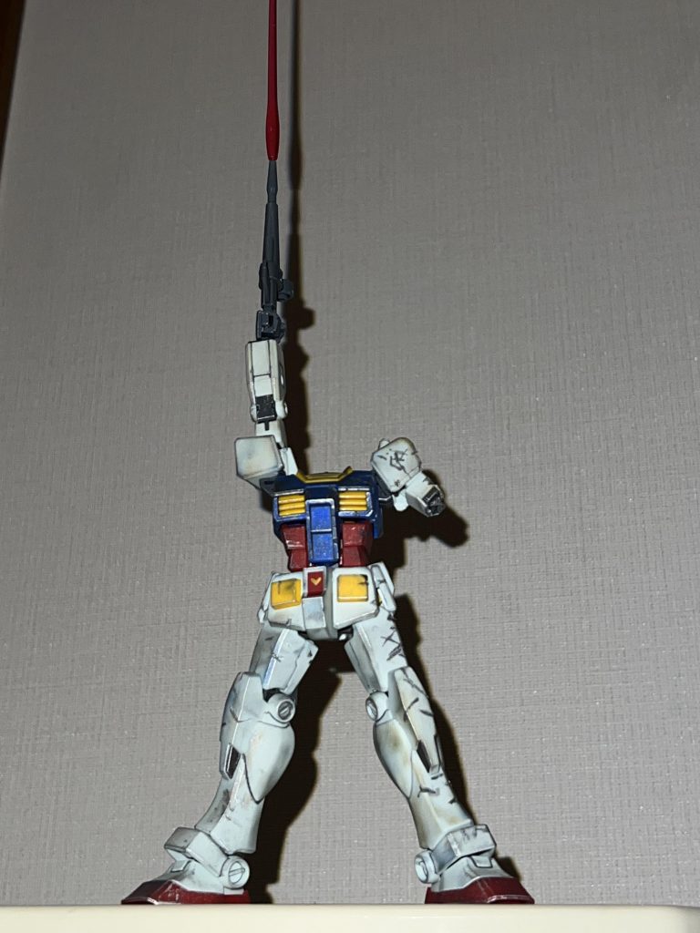 他のキットからビームサーベルの部品を使い、ライフル射撃を再現。