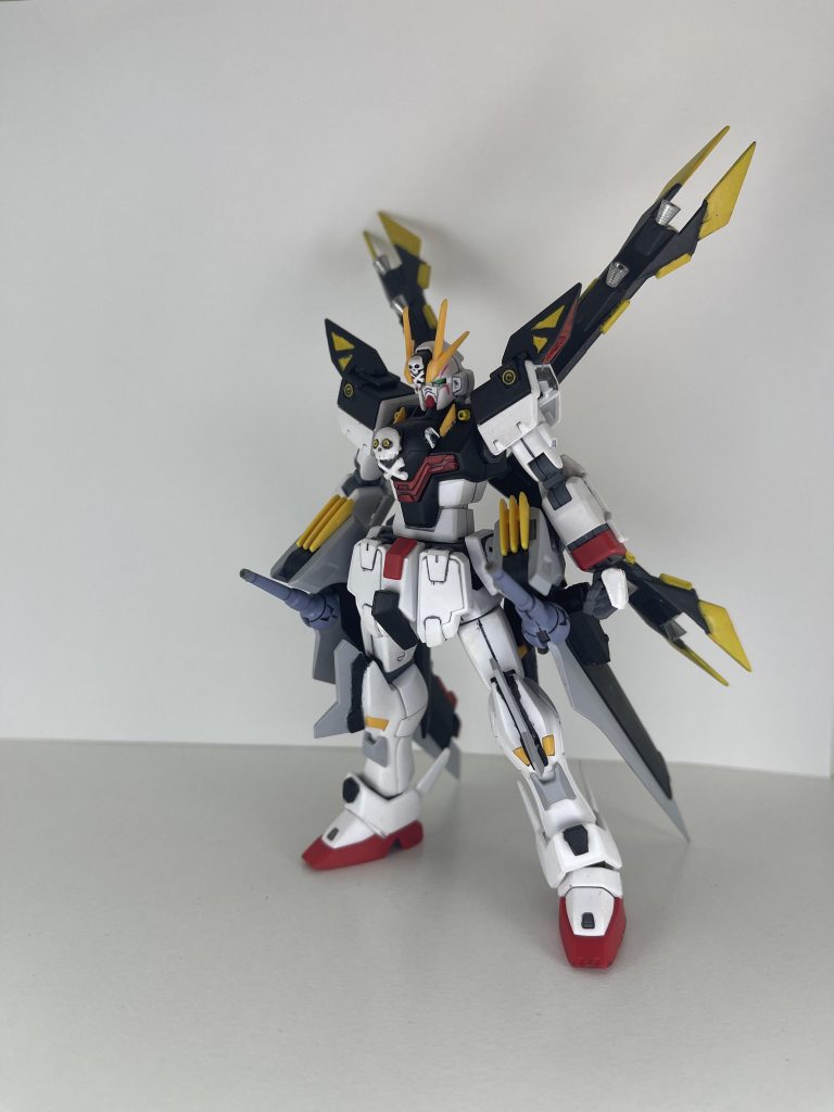 機動性を生かして近距離射撃で戦うコンセプト本体はクロスボーン各機からパーツをもらいました。