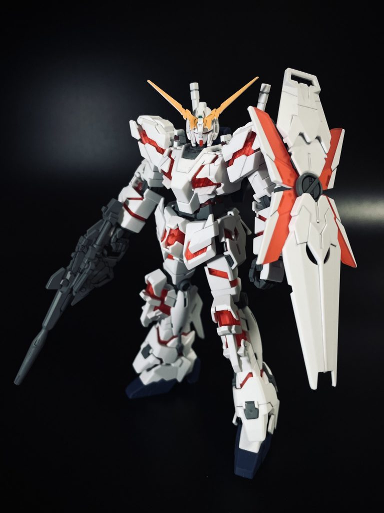 サイコフレーム内側の真ん中辺りに白を乗せてますシルバーだとくすむから、裏当てするなら白が良いと何かで見た気が…？