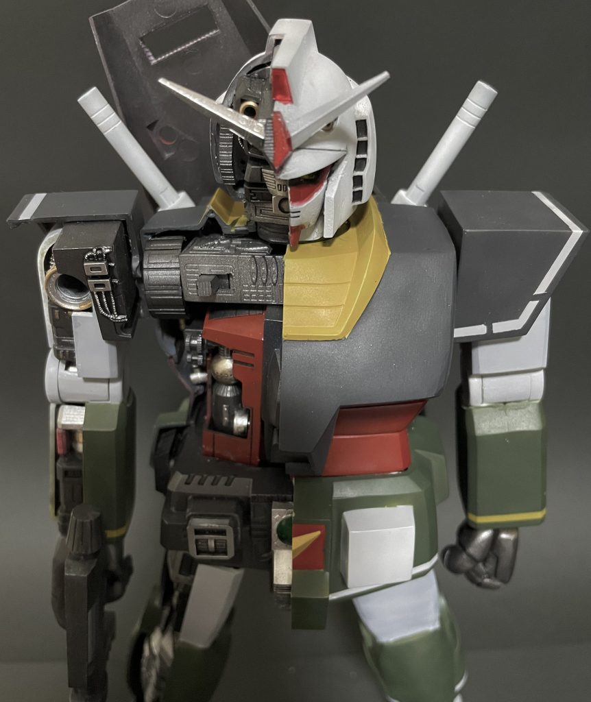 ハメ合わせ接着してからの塗り分けの色数が多く、ひたすらマスキングしては仕上げるの繰り返しでした。苦労した分満足感が大きいのは旧キットならではですね。