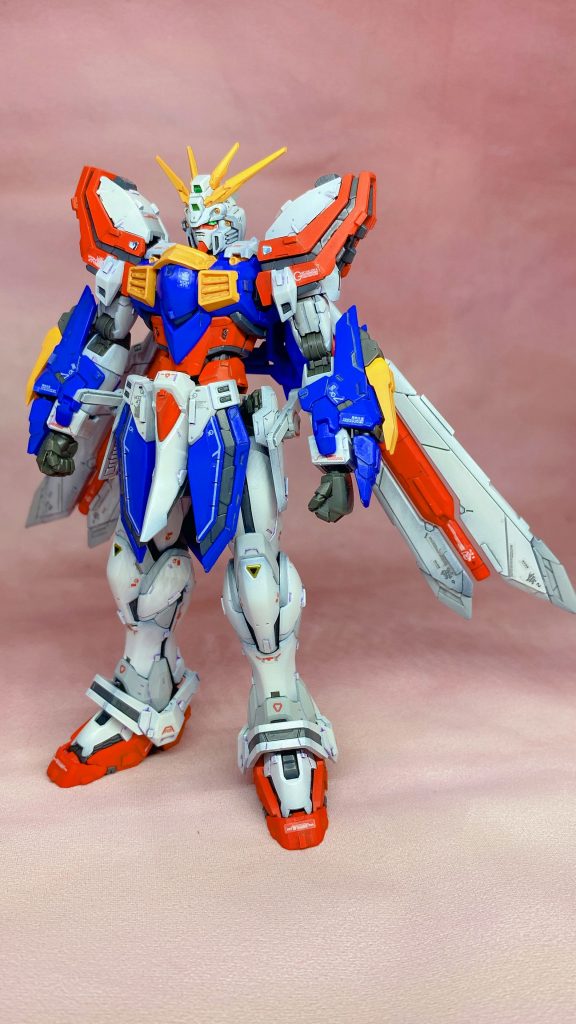 個人的に間延びしてそうな箇所に1mmプラ棒やランナータグを使用してディテールを追加。要所にはヤスリなどでパーツを削ってそれっぽくディテールしてます。(肩とか羽根とか胸の開閉パーツの下部)