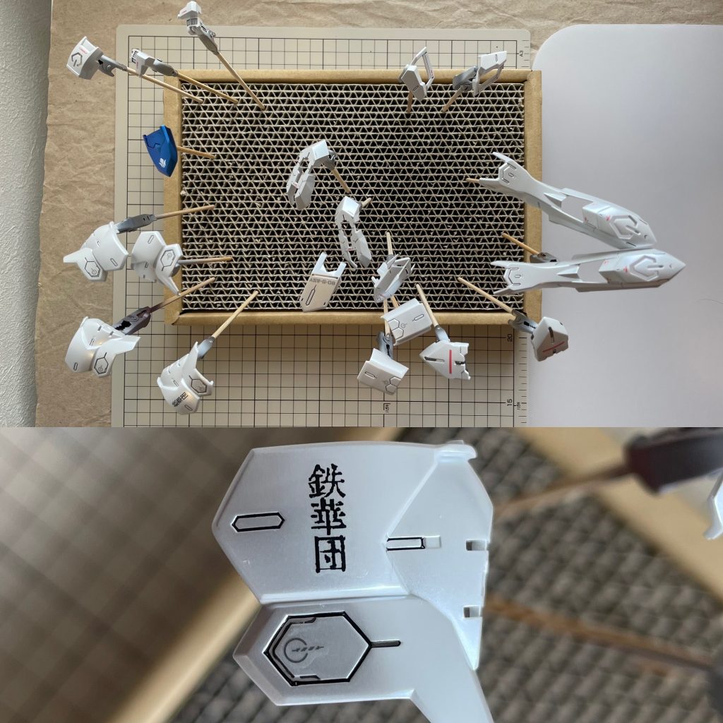 水転写デカールを貼ってみました!デカールもセンス重要ですね…貼る位置、模様など何を基準にすればいいかわかりません…と言うことで、センスのない自分は色々な方のを参考にさせていただきました。デカール貼ったものの綿棒で水分を押し出す時にズレまくってガタガタです…むずぃぃ…皆さんデカールきれいに貼れてほんとすごいです。