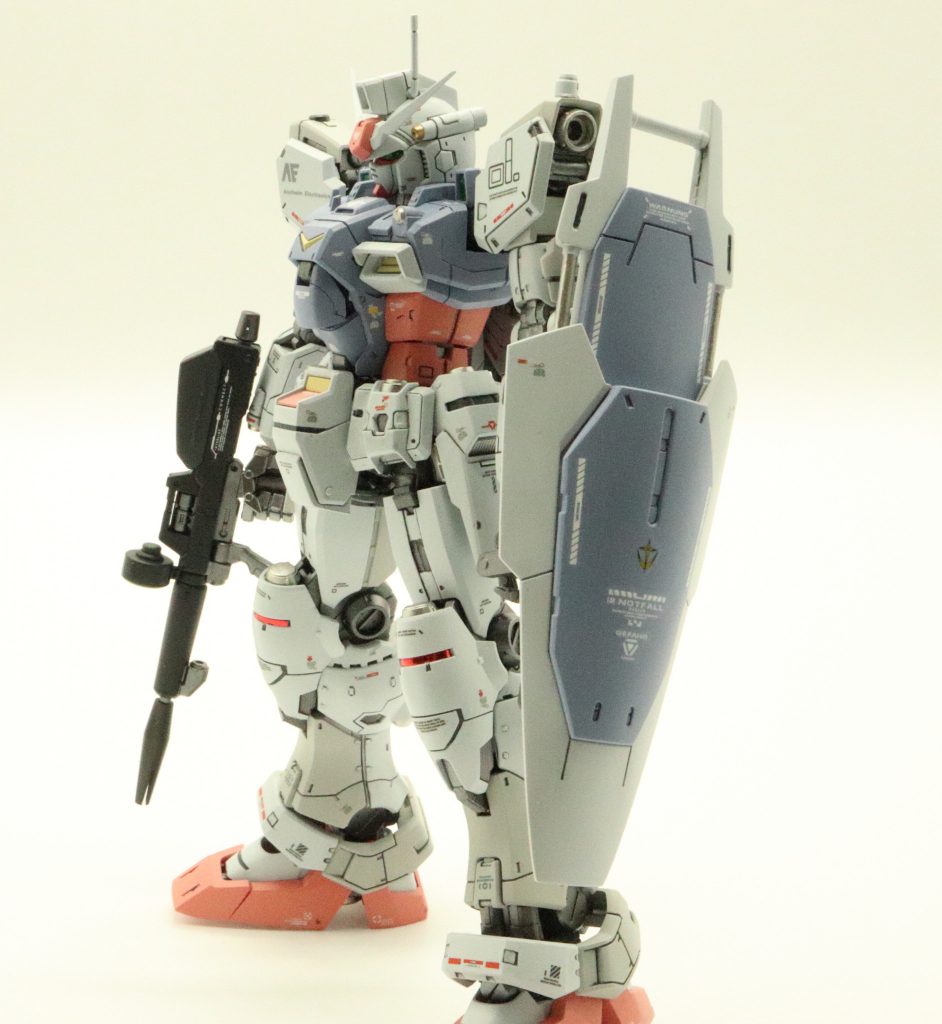 似たような写真ばかりですみませんwレシピはフィニッシャーズのスーパーシェルホワイトとマスオカラーの赤、青、フレームはフレームメタリック1とバーニア他はスターブライトジュラルミンってとこです。こいつとMKⅡを同じカラーで並べてみたいので、そのうちMKⅡも完成させますww