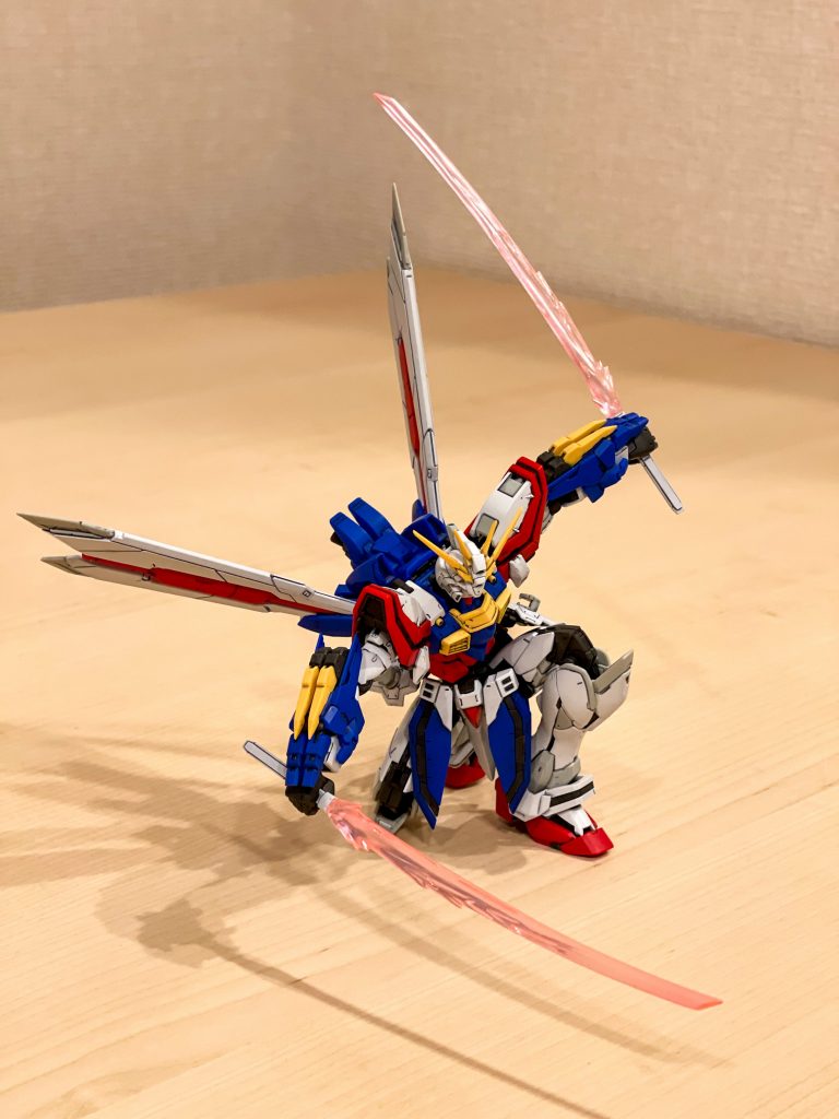 これは全くおまけですが、付属のゴッドスラッシュのビーム刃が本体と比較して味気なく、ロボット魂から拝借しましたw(接続軸の形が違うので加工してます)なかなかしっくりきますw