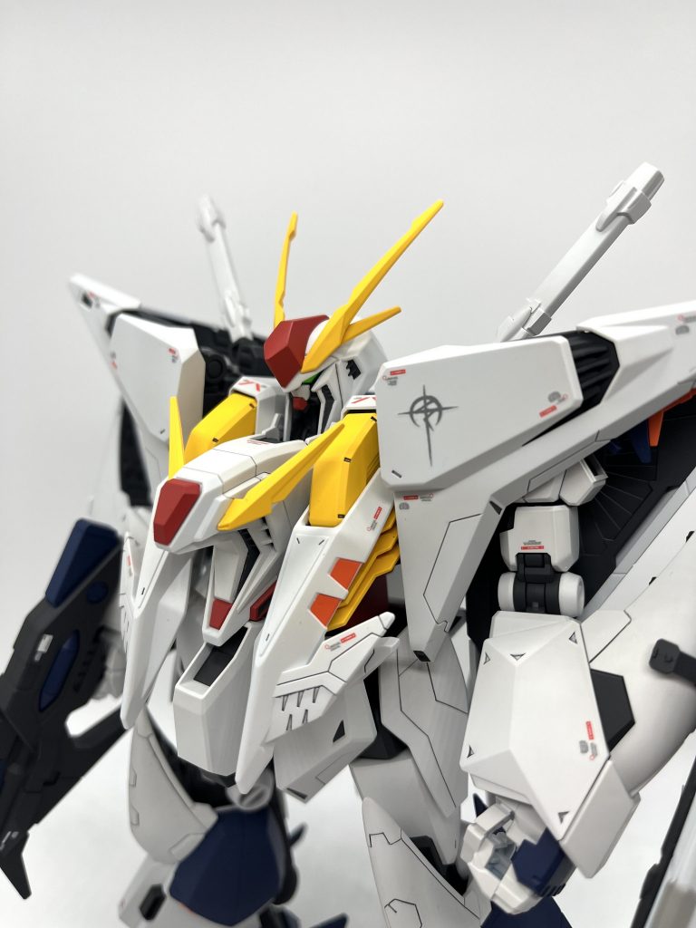 頬と胸のダクト部分の塗り分けエナメル拭き取りで頑張りましたが、マスキングの方が良かったのでしょうか？めっちゃ難しかったです。別パーツにして欲しかったです。