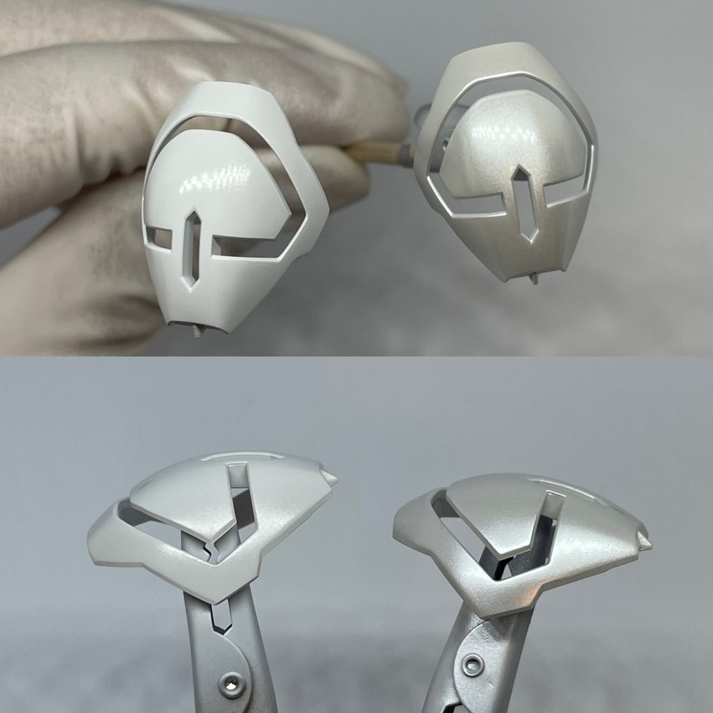 左がパール塗装前、右がパール塗装後です。白パーツは全て、白サフ→白光沢→パールシルバーの順で塗装しました。写真だとパール塗装後のパーツは、かなりシルバー感が強いですが、肉眼で見るとそれほどシルバー感はなく、チタニウムフィニッシュっぽい仕上がりになりました。