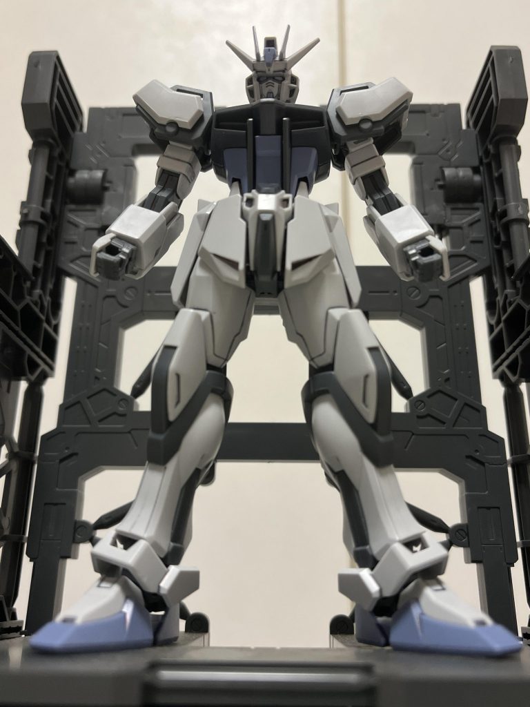 今立たせてるベースは1000円ぐらいで買いましたから。アークエンジェルの値段と比べると…ねぇ?w