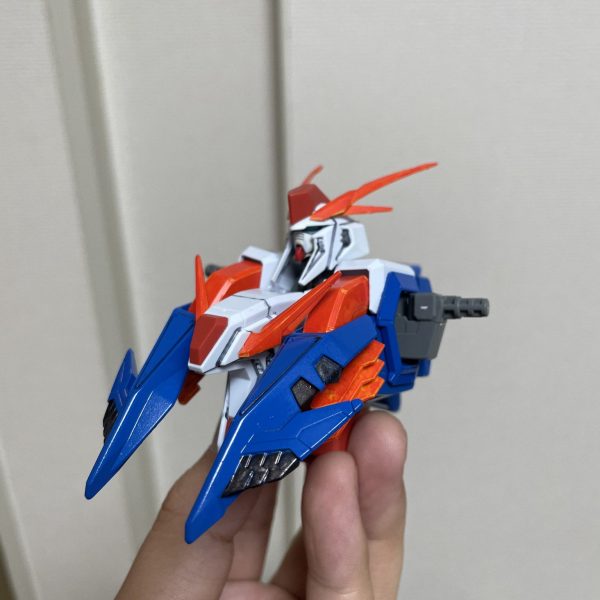 劇団員から誕生日プレゼントで頂いたクスィーガンダムをゲーム版デザインぽく作り始めました！これこれ！この顔！この青！何気に初めてのスプレー塗装！めちゃんこ楽しいじゃないの！