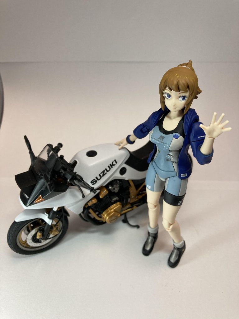 バイクのプラモはきちんと完成したのは初めてです。若かりし日に心折れてから、なかなか腰が重かったんですが…やれば出来るもんだ。でもしばらく作りたくないですw