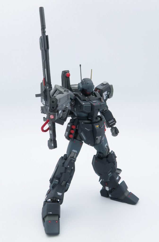 ハンドガンを構えてグリップの形状を変更したのでしっかり握れます 