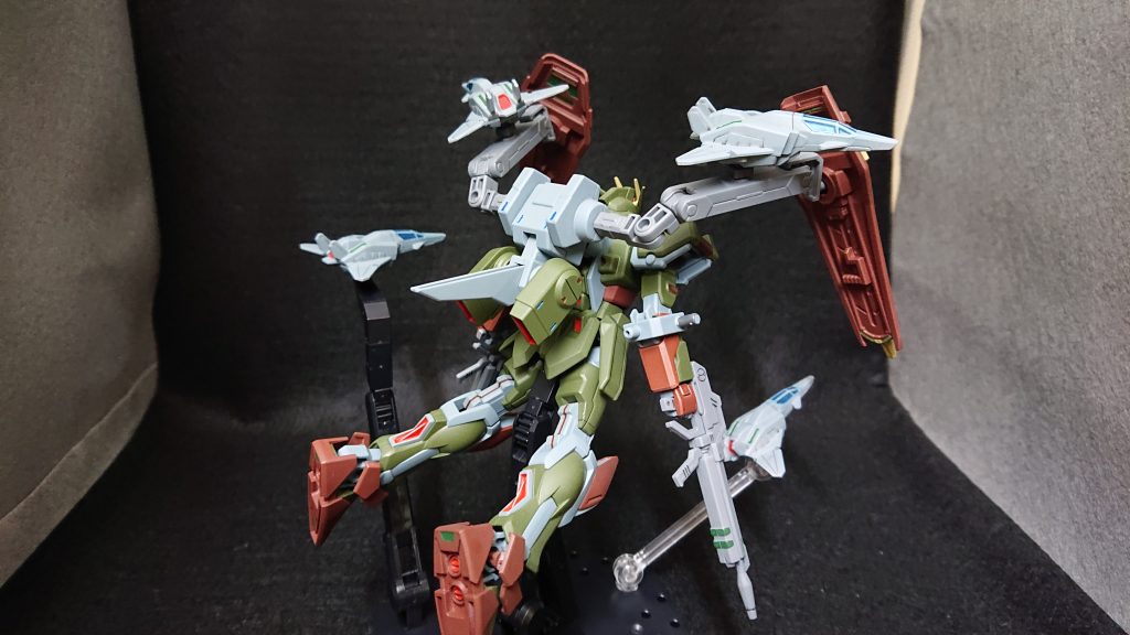 機体カラーはカタパルトから連想してミリタリーっぽい感じが出せればと思いダークグリーンとブラウン、ヘイズグレイでまとめてみました